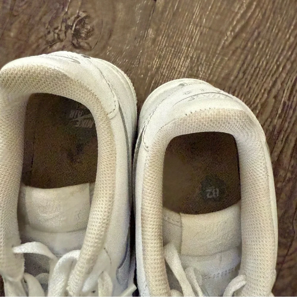 Nike Air Force 1 Shoes Youth Size 7 White Leather Sneakers Basketball Lace Up